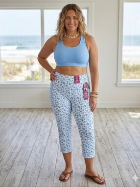 Light Blue Floral Capri Leggings - Women's Large Active Pants